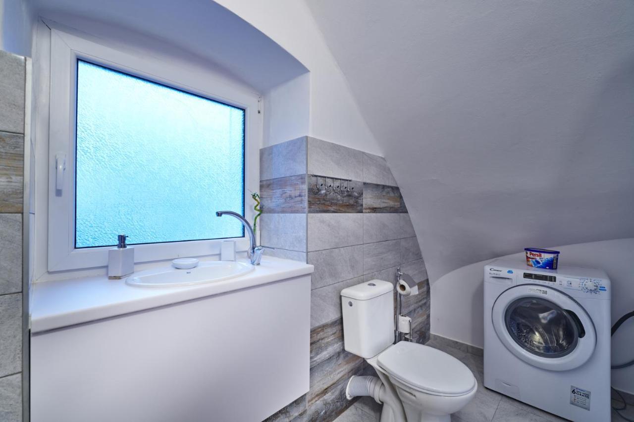 Apartman Bb Centrum Banska Bystrica Bagian luar foto