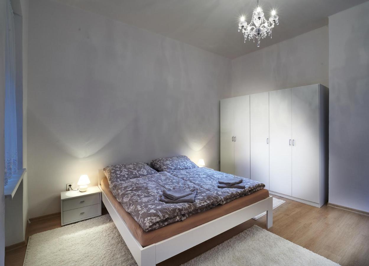 Apartman Bb Centrum Banska Bystrica Bagian luar foto