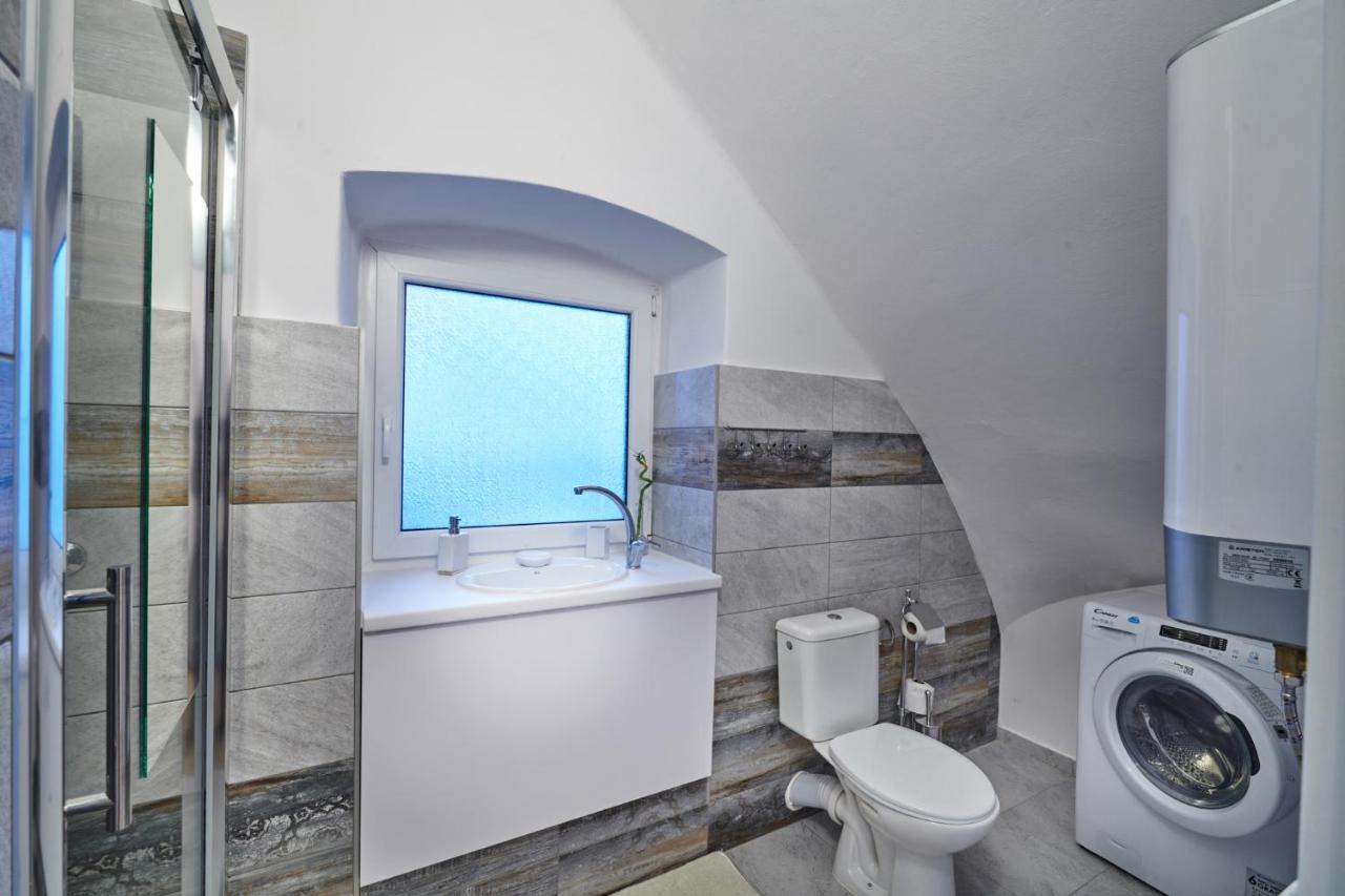 Apartman Bb Centrum Banska Bystrica Bagian luar foto