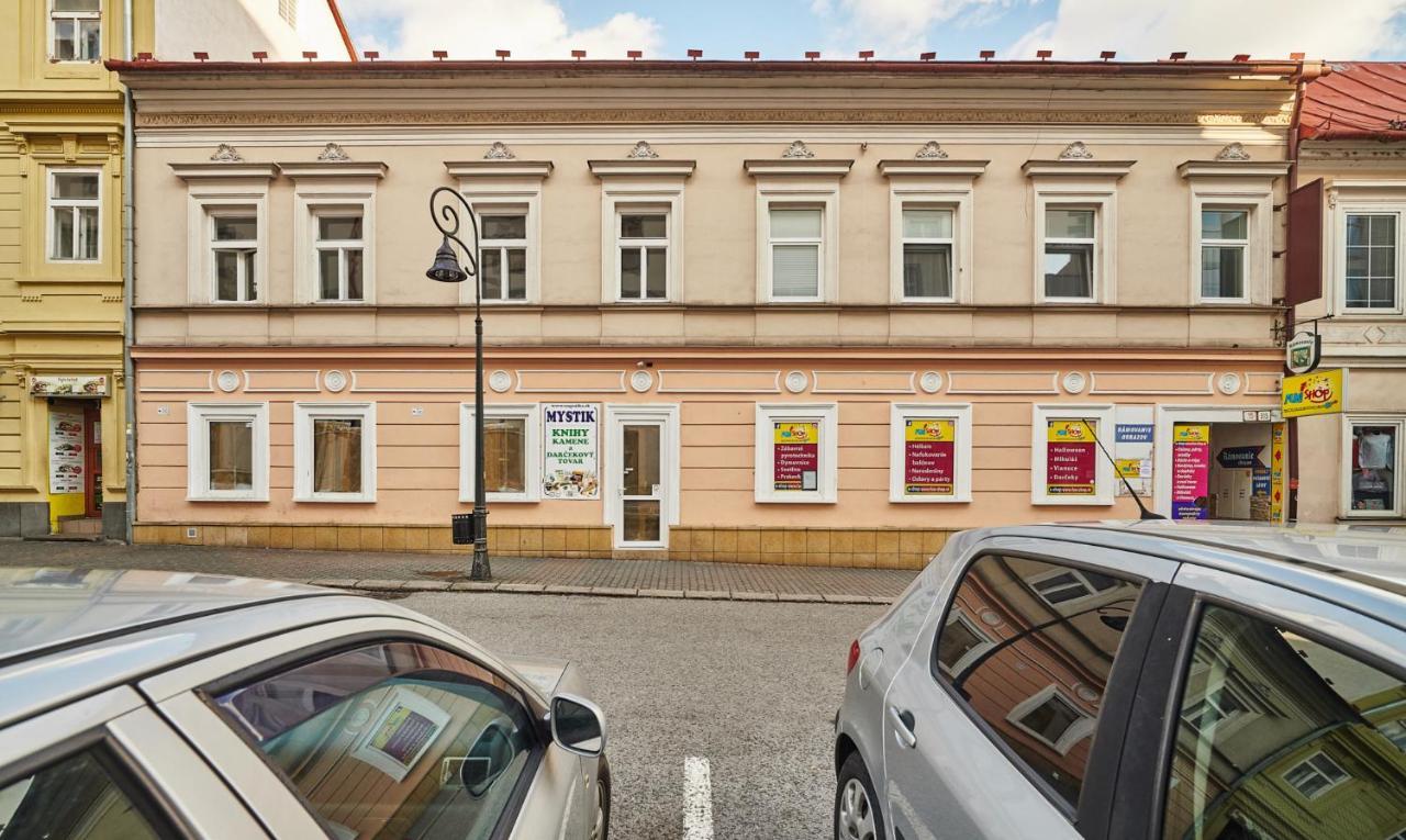 Apartman Bb Centrum Banska Bystrica Bagian luar foto