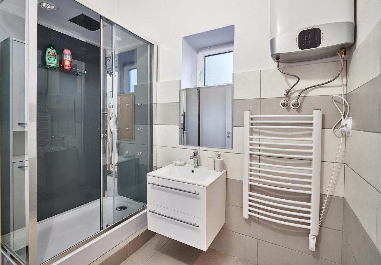 Apartman Bb Centrum Banska Bystrica Bagian luar foto
