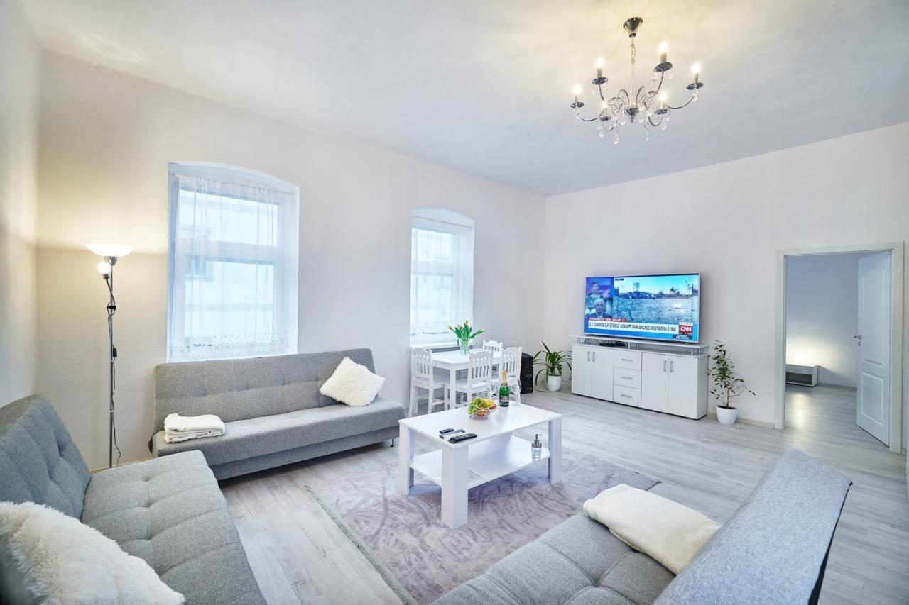 Apartman Bb Centrum Banska Bystrica Bagian luar foto