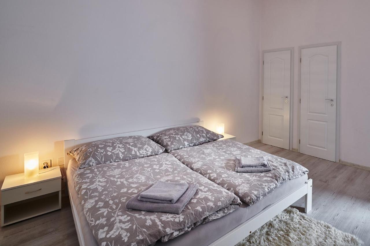 Apartman Bb Centrum Banska Bystrica Bagian luar foto