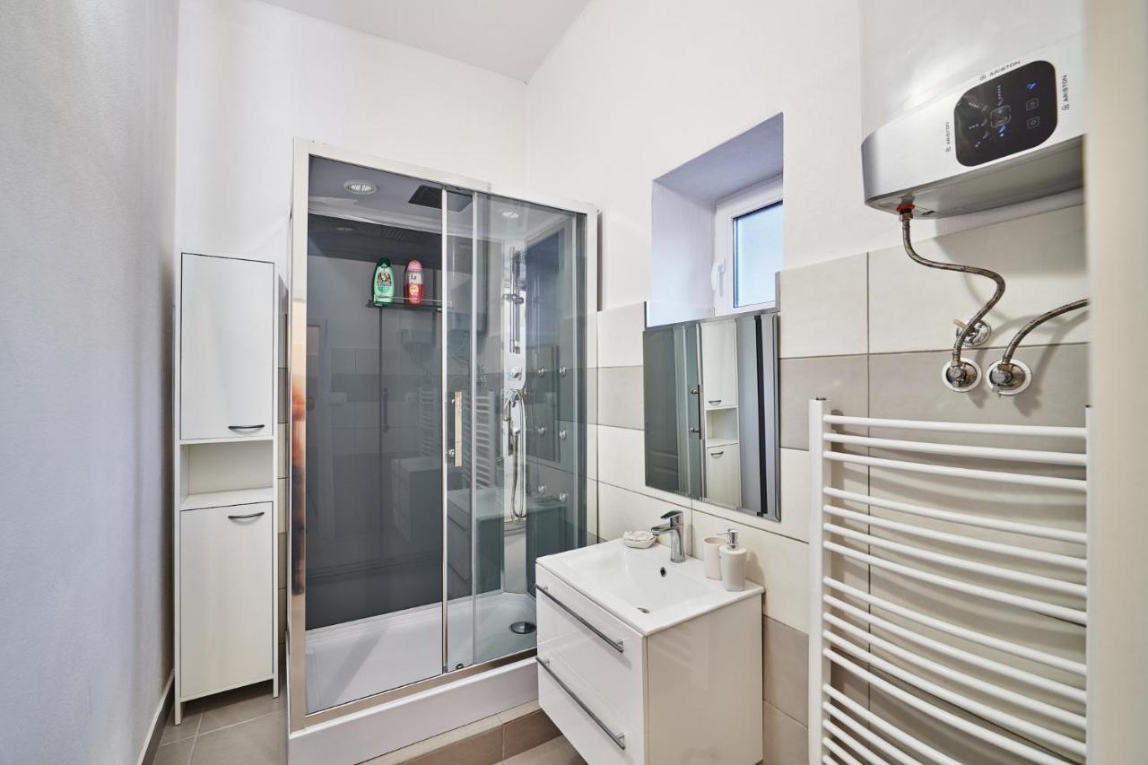 Apartman Bb Centrum Banska Bystrica Bagian luar foto