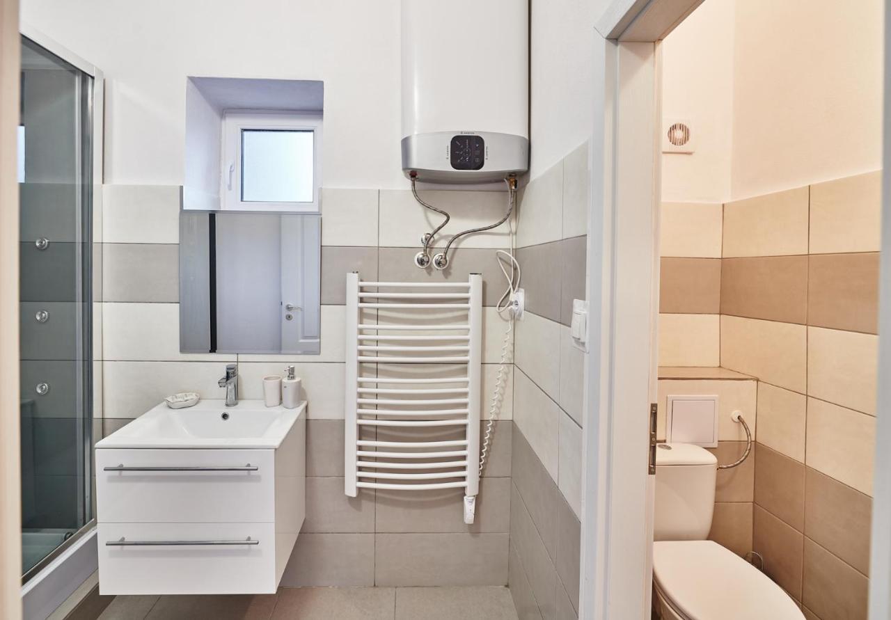 Apartman Bb Centrum Banska Bystrica Bagian luar foto