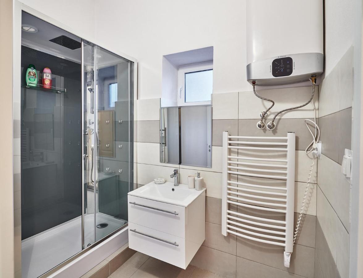 Apartman Bb Centrum Banska Bystrica Bagian luar foto