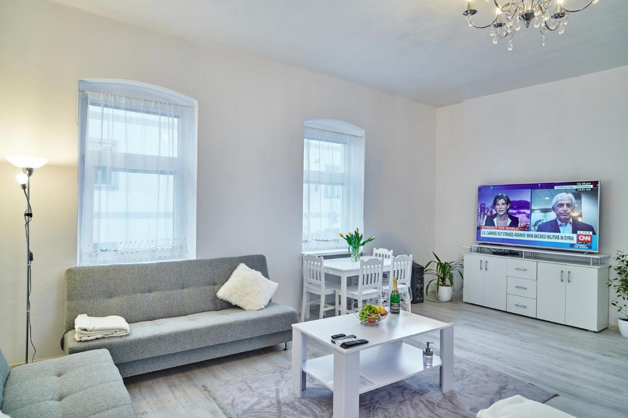 Apartman Bb Centrum Banska Bystrica Bagian luar foto